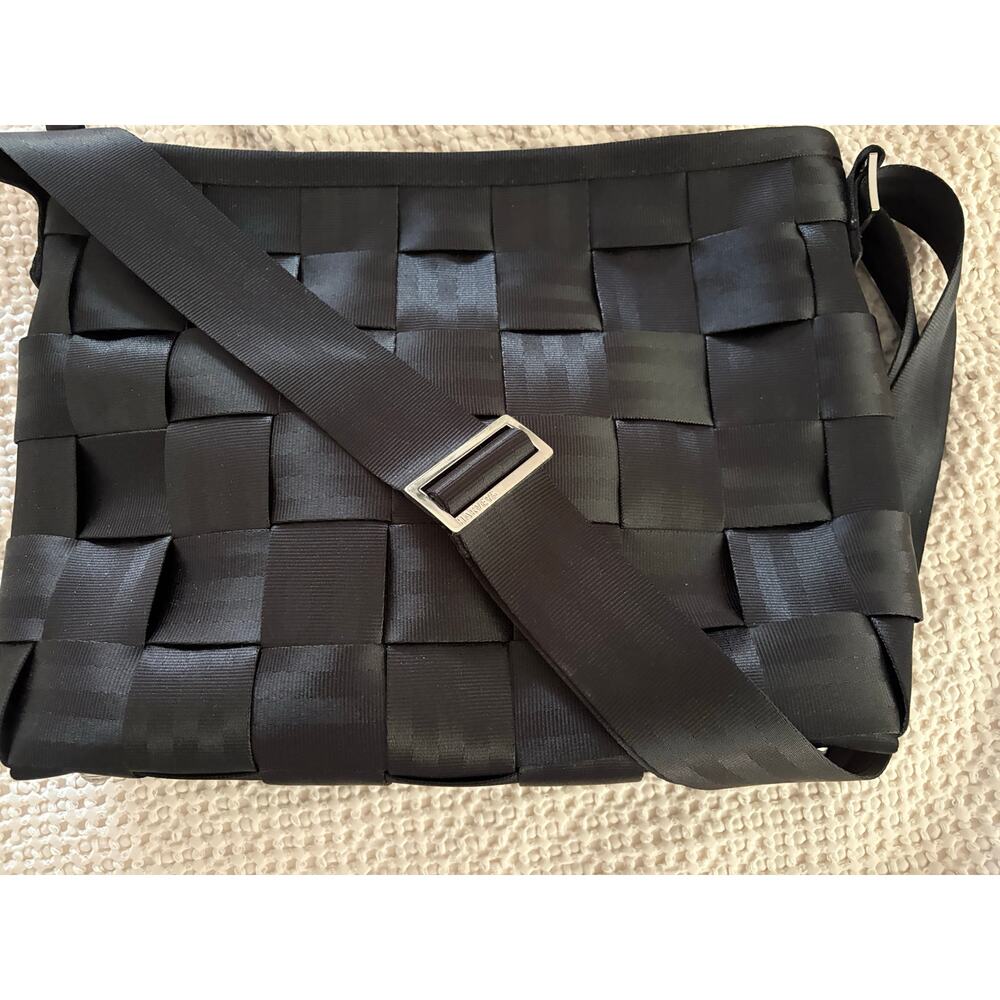Harveys Seatbelt Bag Large Messenger Crossbody Black Woven USA Made large - Picture 2 of 14
